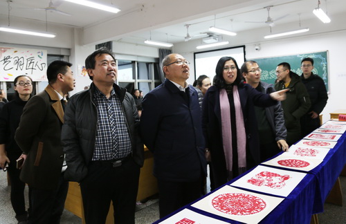 院領導來到活動現場 向師生們致以新年的問候與祝福