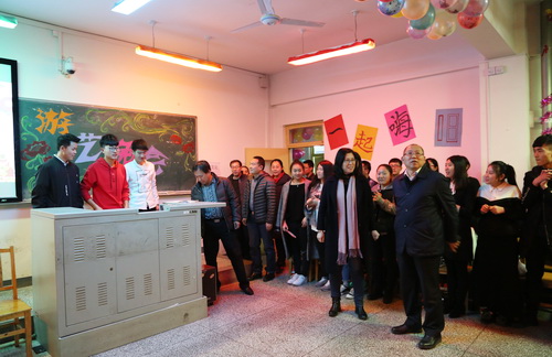 院領導來到活動現場 向師生們致以新年的問候與祝福
