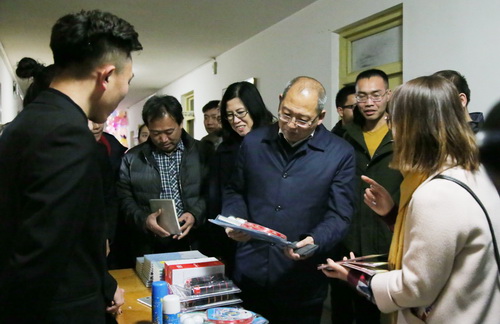 院領導來到活動現場 向師生們致以新年的問候與祝福
