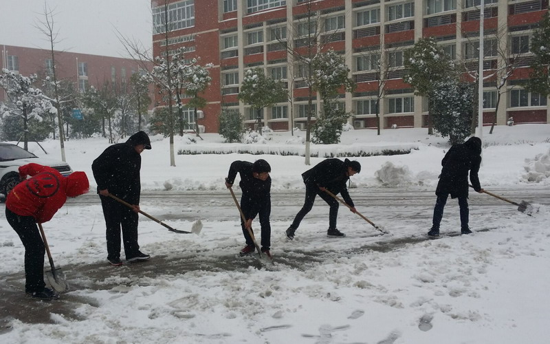 淮南師范學(xué)院召開抗雪防災(zāi)工作會議，加強(qiáng)校園安全工作