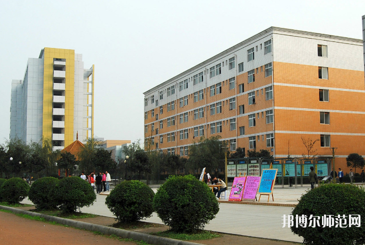 四川師范大學成都學院招生辦聯系電話