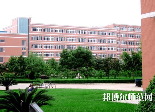 成都城市建設(shè)技工幼兒師范學(xué)校2018年報(bào)名條件、招生對(duì)象