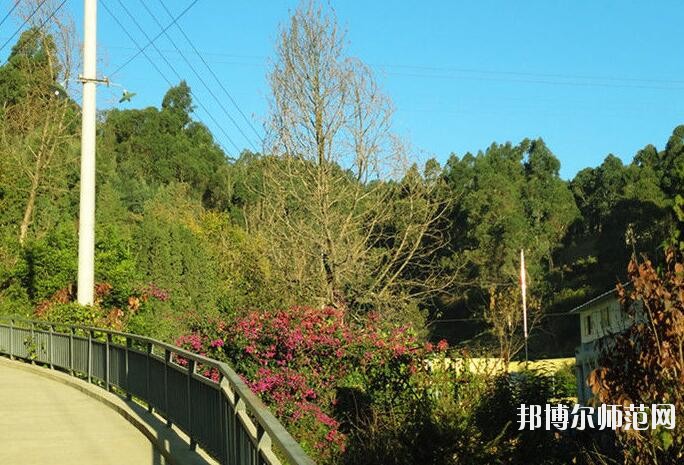 昆明電機(jī)技工幼兒師范學(xué)校2018年報名條件、招生對象