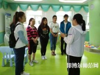 蘭州2020年中專幼師學(xué)?？梢钥即髮? /><b>蘭州2020年中專幼師學(xué)?？梢钥即髮?/b><span>2020-02-11 17:00</span><p>對于中專幼師學(xué)校怎么考大專這個問題，相信選擇幼師專業(yè)的小伙伴們都是想拿到一個更高的文憑，這樣也是非常有利于以后的就業(yè)，以</p></a></li>
            <li><a href=