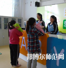 鄭州2020年女生上幼師學校學什么專業好