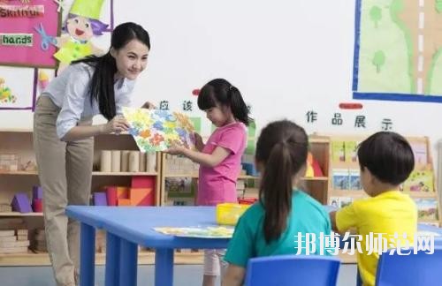 遵義2020年女生上幼師學校學什么專業好